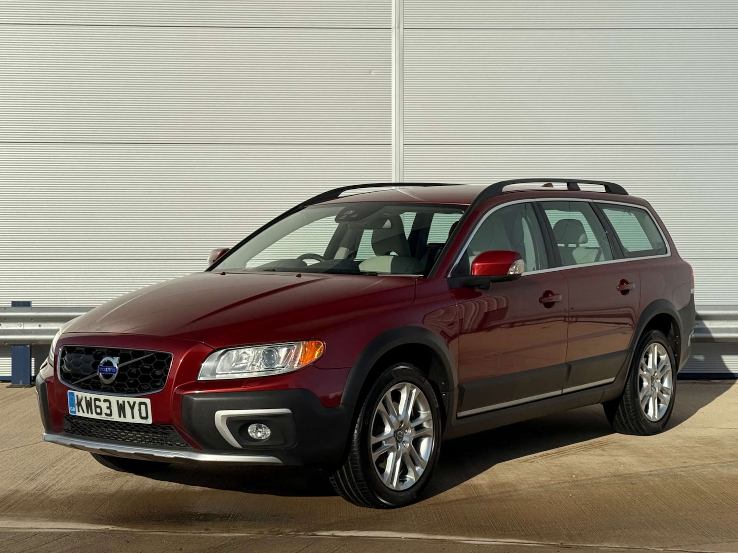 Used Volvo XC70 2014 for sale - 76830214: Photo 3
