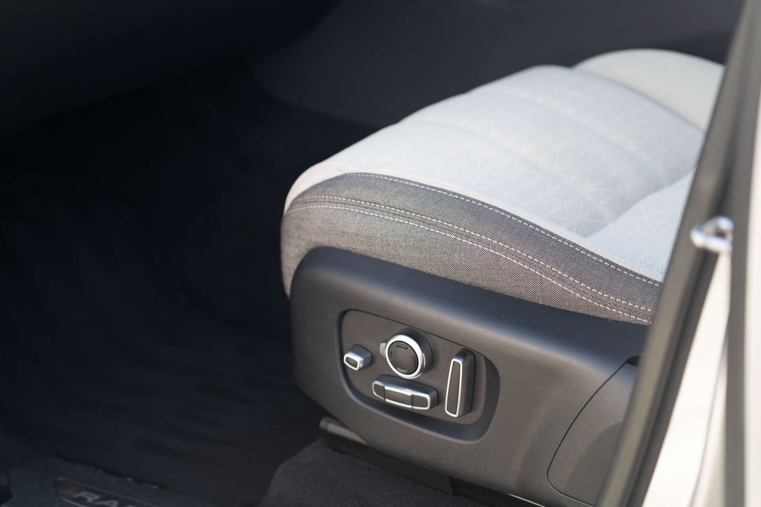 Used Land Rover Range Rover Velar 2017 for sale - 77845589: Photo 16