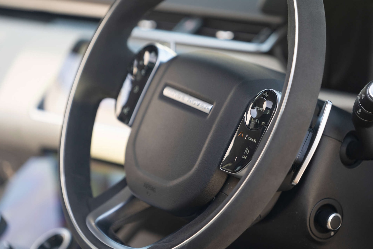 Used Land Rover Range Rover Velar 2017 for sale - 77845589: Photo 2