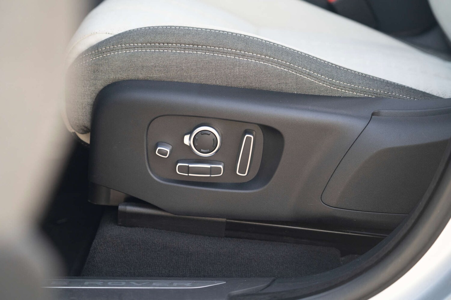 Used Land Rover Range Rover Velar 2017 for sale - 77845589: Photo 34