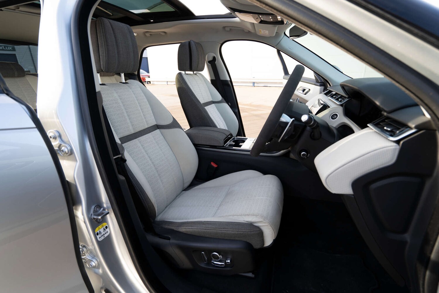 Used Land Rover Range Rover Velar 2017 for sale - 77845589: Photo 8