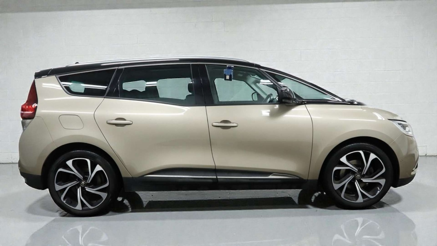 Used Renault Scenic 2017 for sale - 77136388: Photo 8