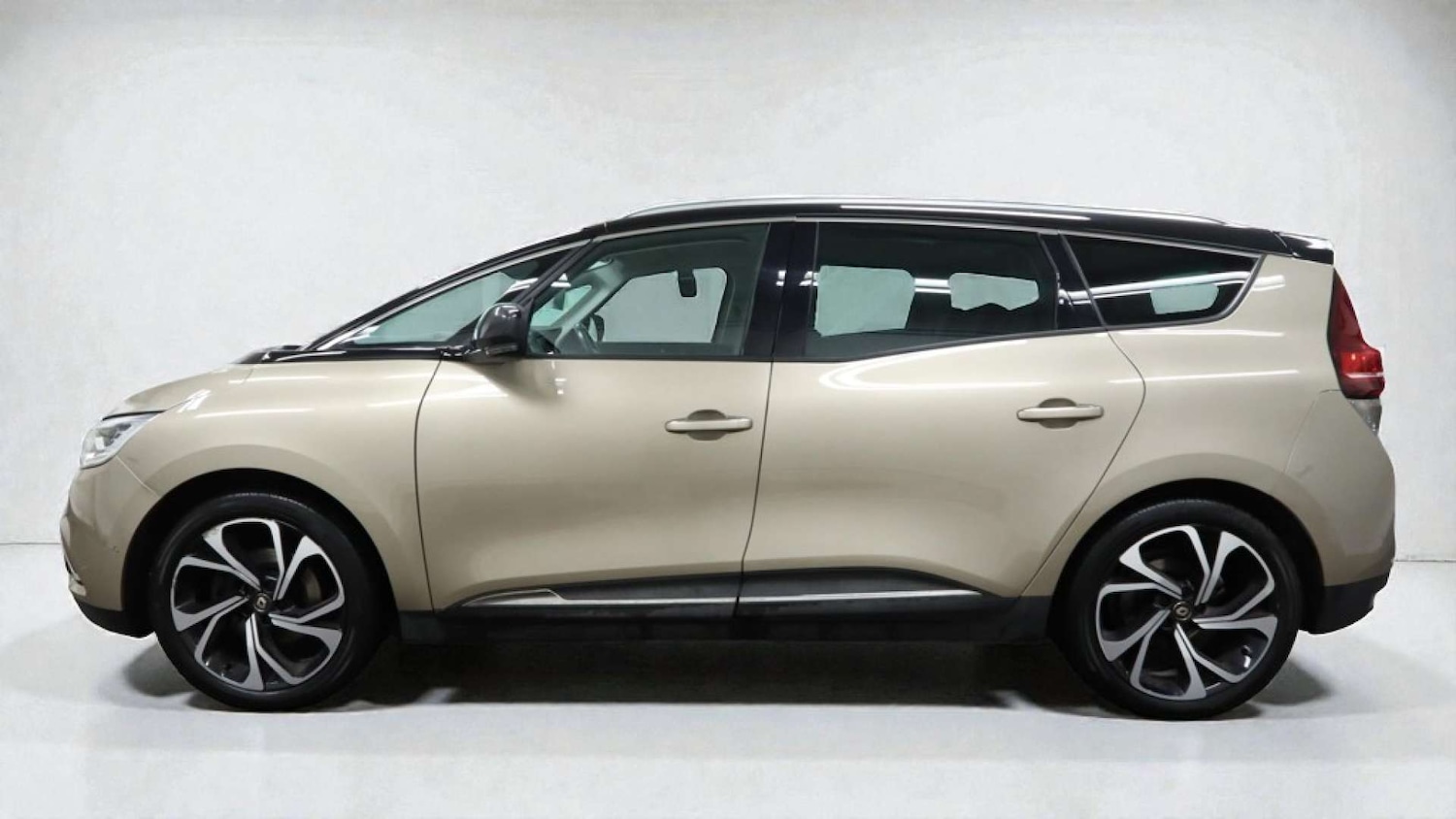 Used Renault Scenic 2017 for sale - 77136388: Photo 9