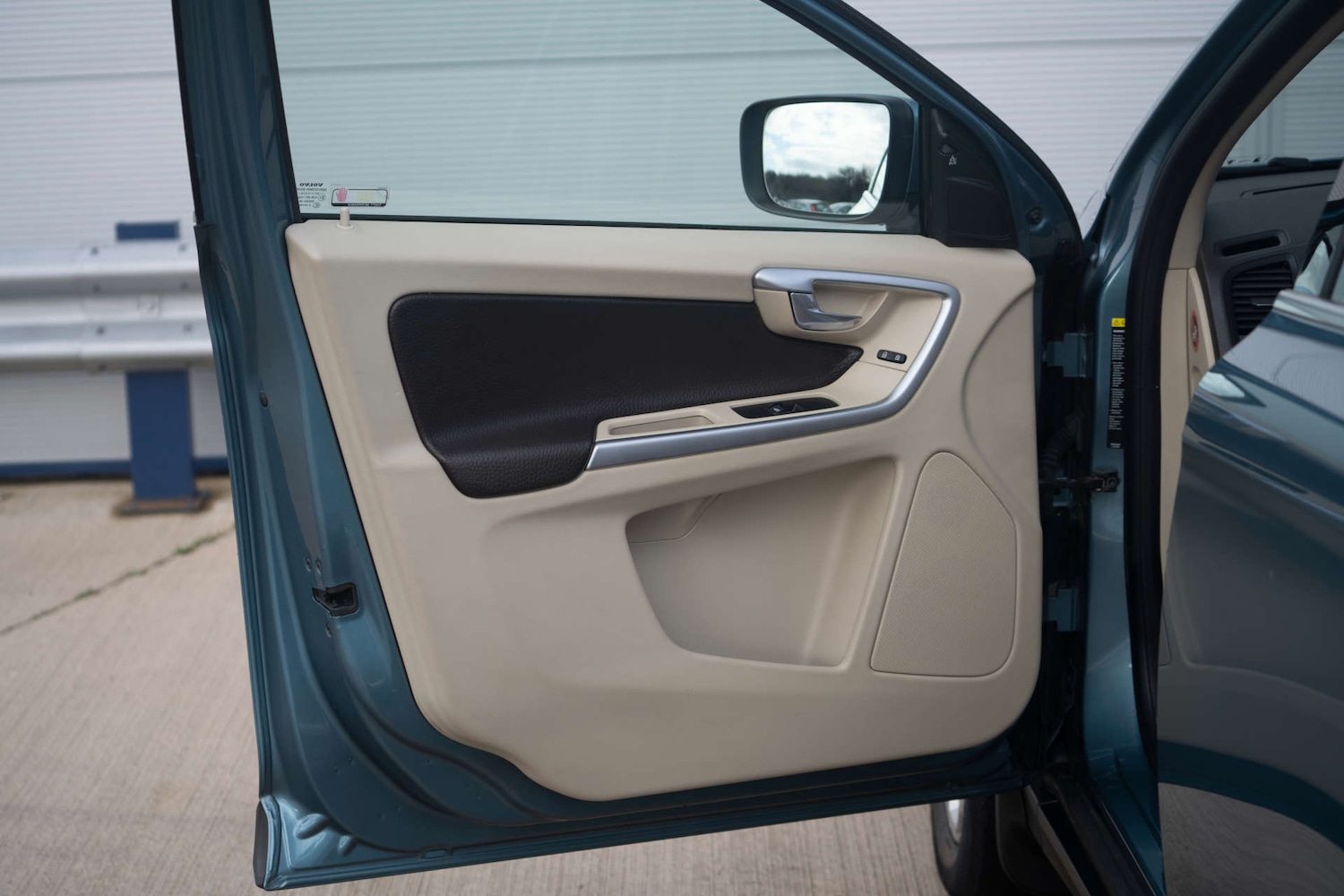 Used Volvo XC60 2008 for sale - 77187830: Photo 28