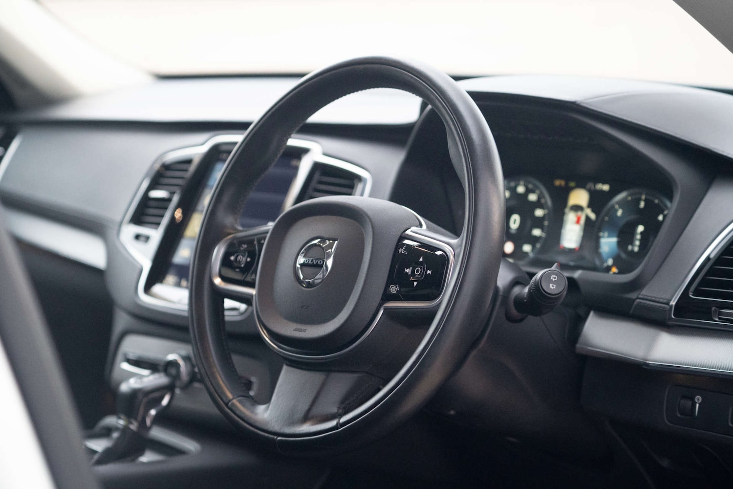 Used Volvo XC90 2015 for sale - 76859428: Photo 5