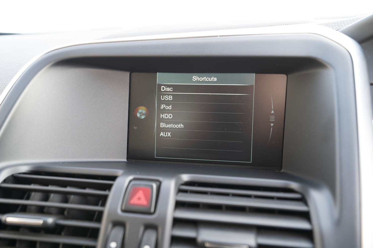 Used Volvo XC60 2015 for sale - 76720221: Photo 28