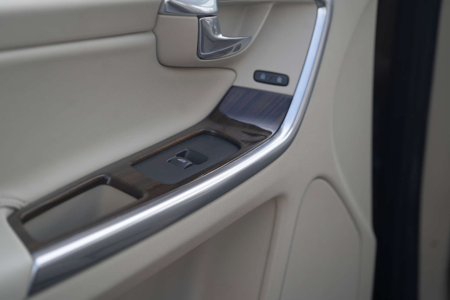 Used Volvo XC60 2015 for sale - 76720221: Photo 41