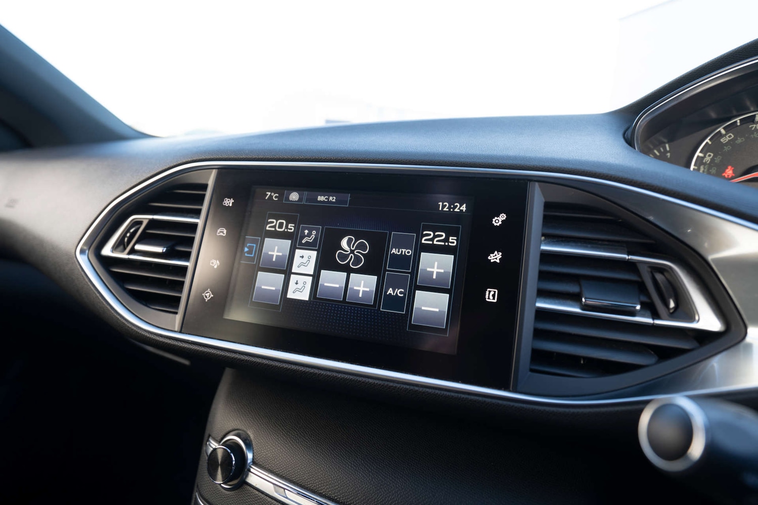 Used Peugeot 308 2016 for sale - 77025218: Photo 40