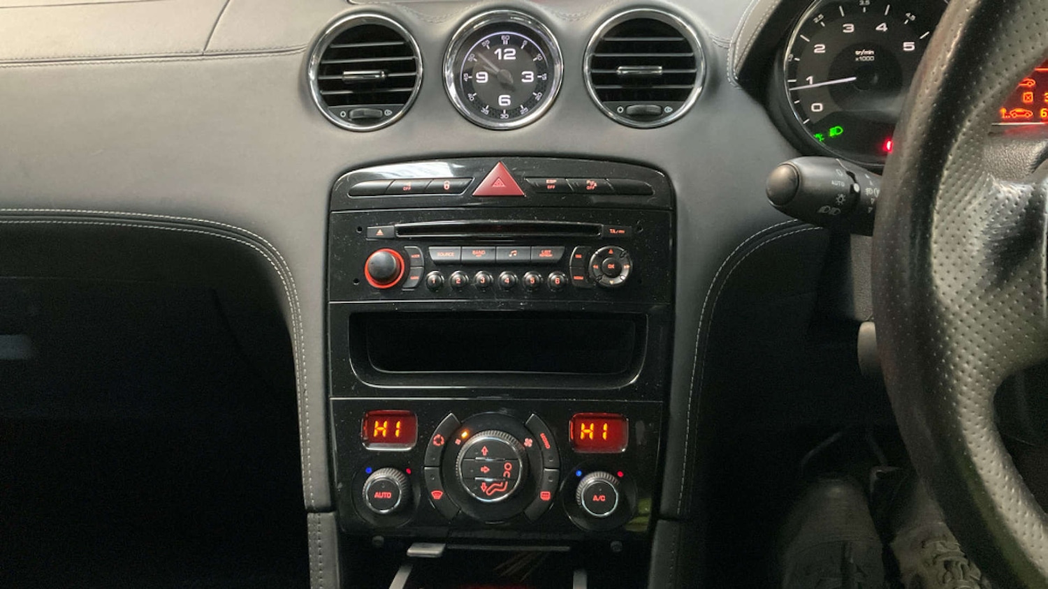 Used Peugeot RCZ 2011 for sale - 77306809: Photo 10