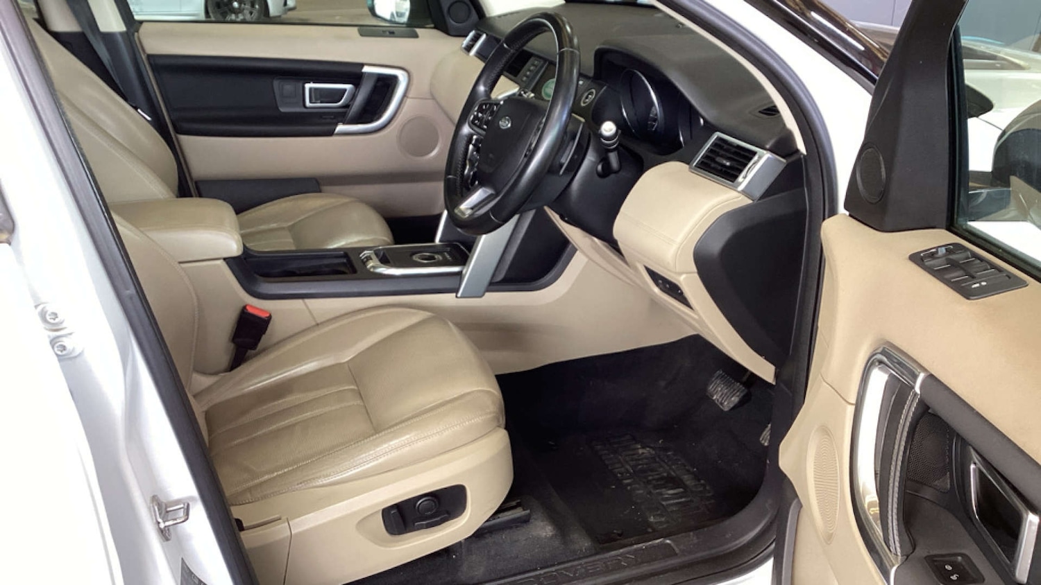 Used Land Rover Discovery Sport 2015 for sale - 78041787: Photo 2