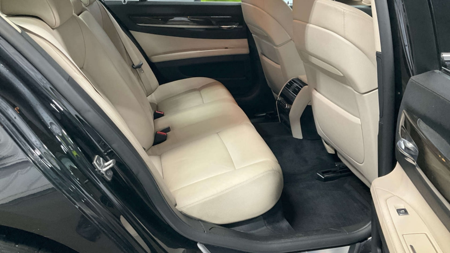 Used BMW 7 Series 2011 for sale - 76720208: Photo 2