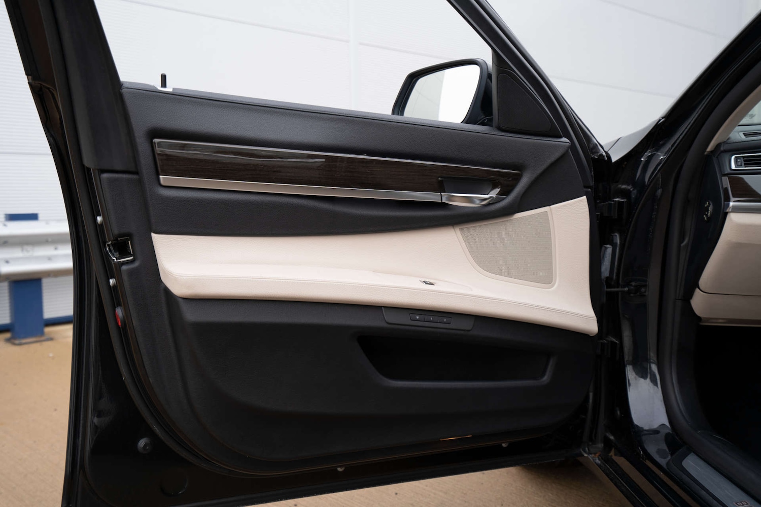 Used BMW 7 Series 2011 for sale - 76720208: Photo 30