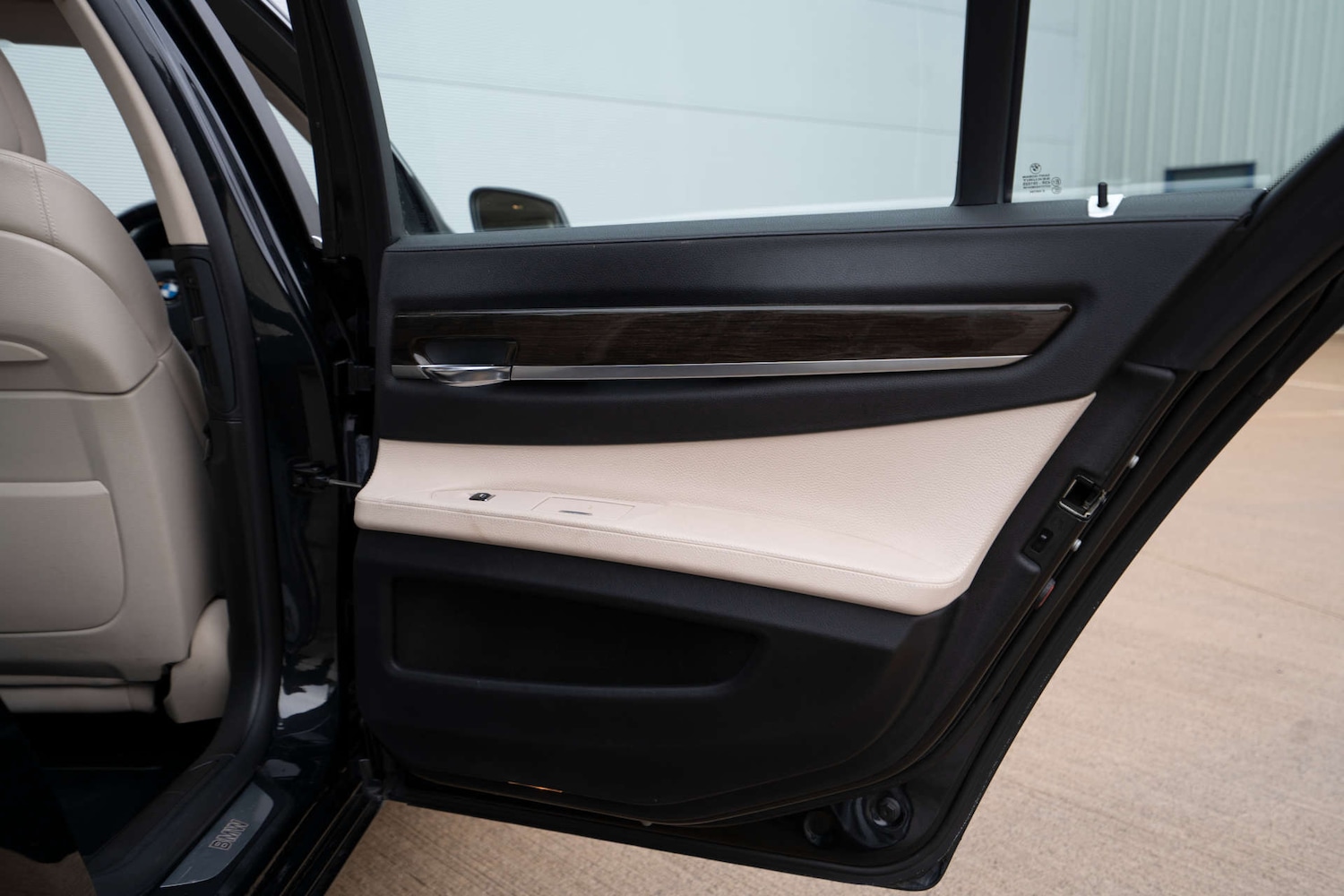 Used BMW 7 Series 2011 for sale - 76720208: Photo 32