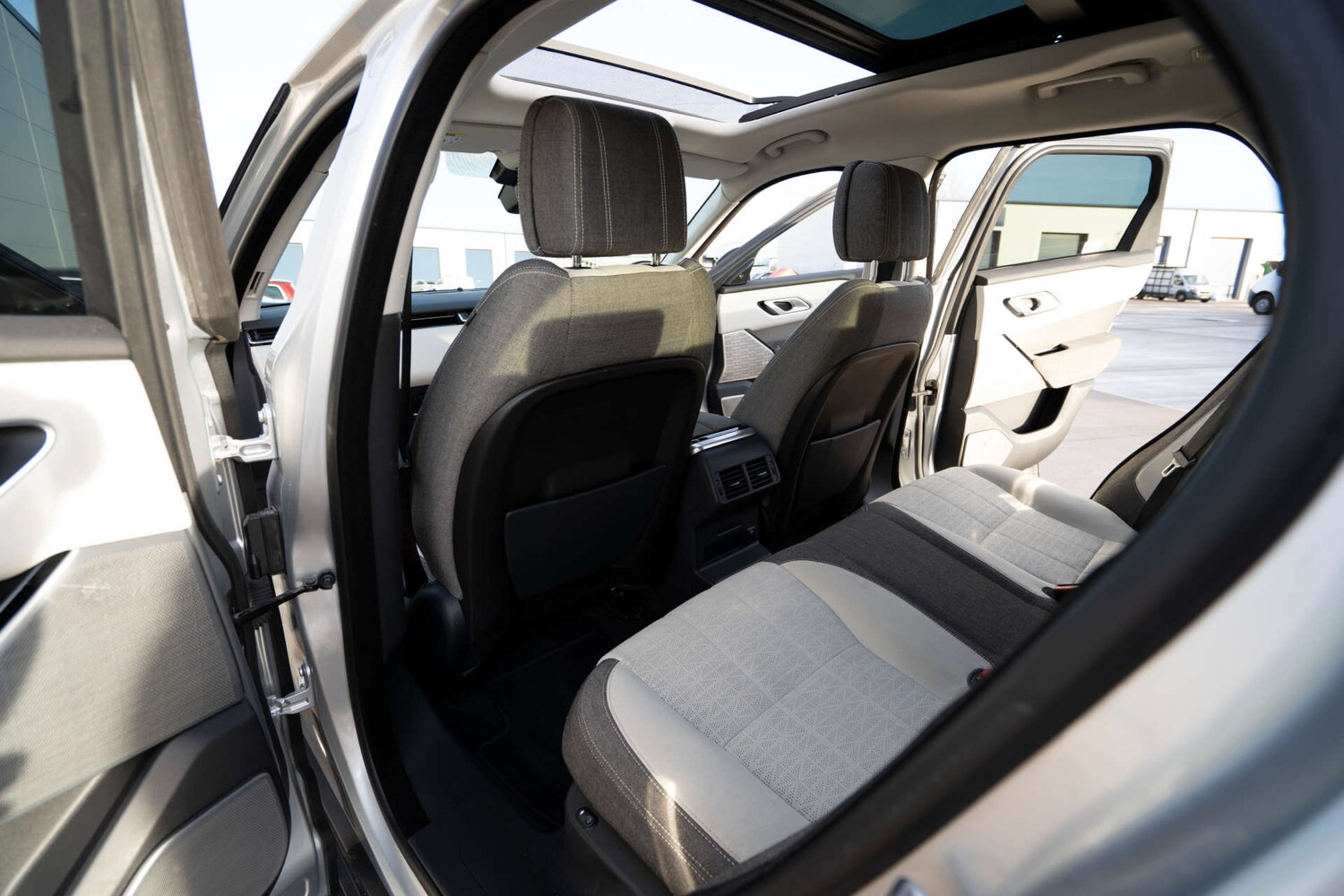 Used Land Rover Range Rover Velar 2017 for sale - 76829756: Photo 11