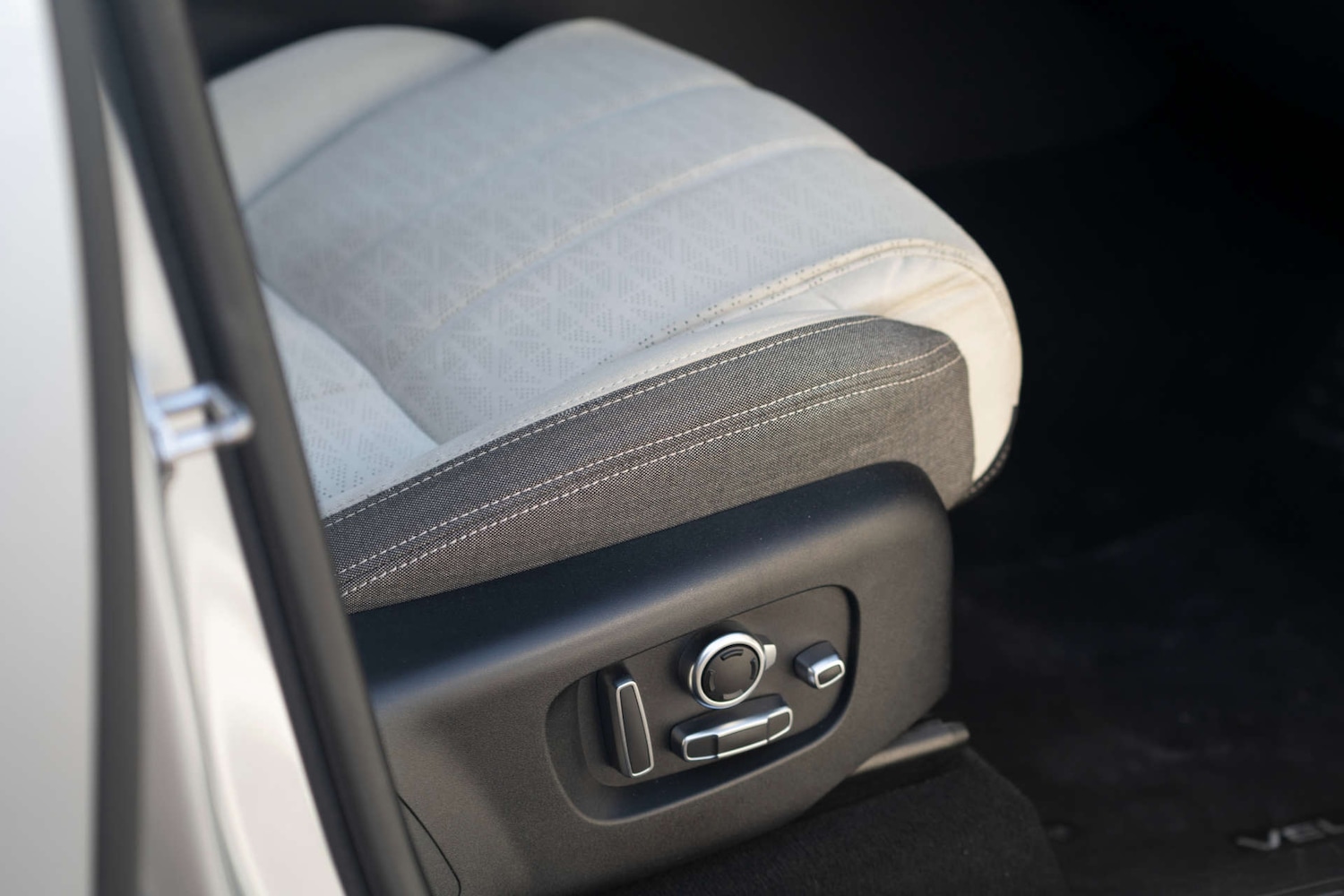 Used Land Rover Range Rover Velar 2017 for sale - 76829756: Photo 13