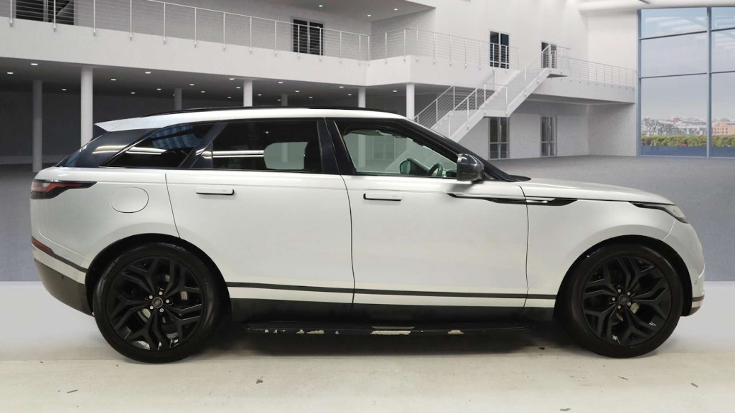 Used Land Rover Range Rover Velar 2017 for sale - 76829756: Photo 5