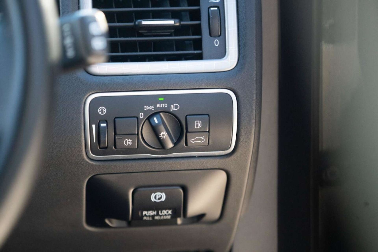 Used Volvo XC70 2014 for sale - 76720223: Photo 27