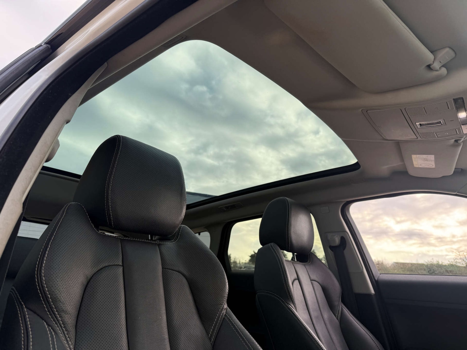 Used Land Rover Range Rover Evoque 2015 for sale - 77187748: Photo 2