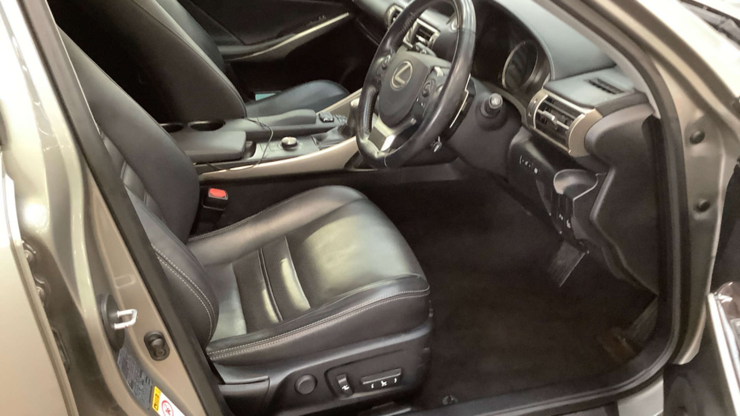 Used Lexus IS 2016 for sale - 77136377: Photo 8