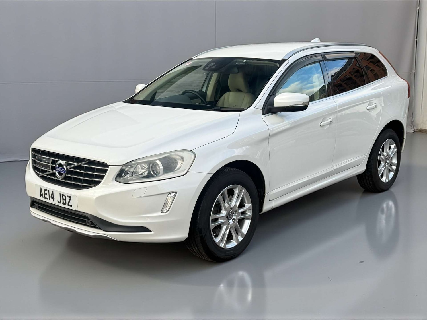 Used Volvo XC60 2025 for sale - 76720212: Photo 2