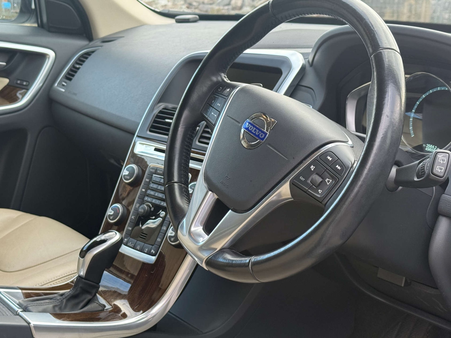 Used Volvo XC60 2025 for sale - 76720212: Photo 8