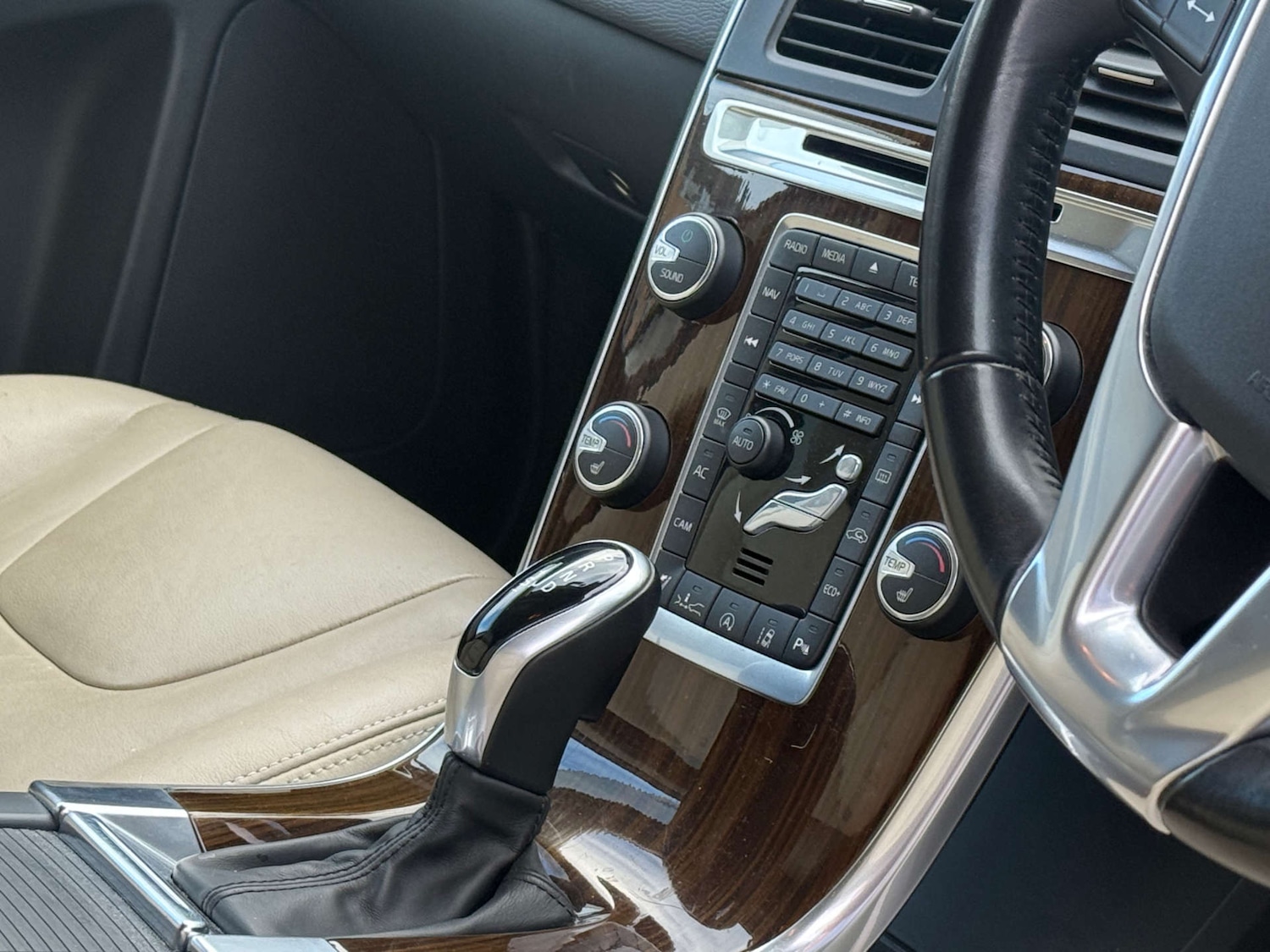 Used Volvo XC60 2025 for sale - 76720212: Photo 9