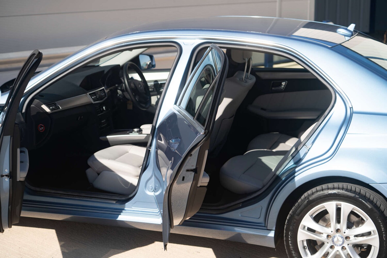 Used Mercedes-Benz E Class 2011 for sale - 77187863: Photo 20