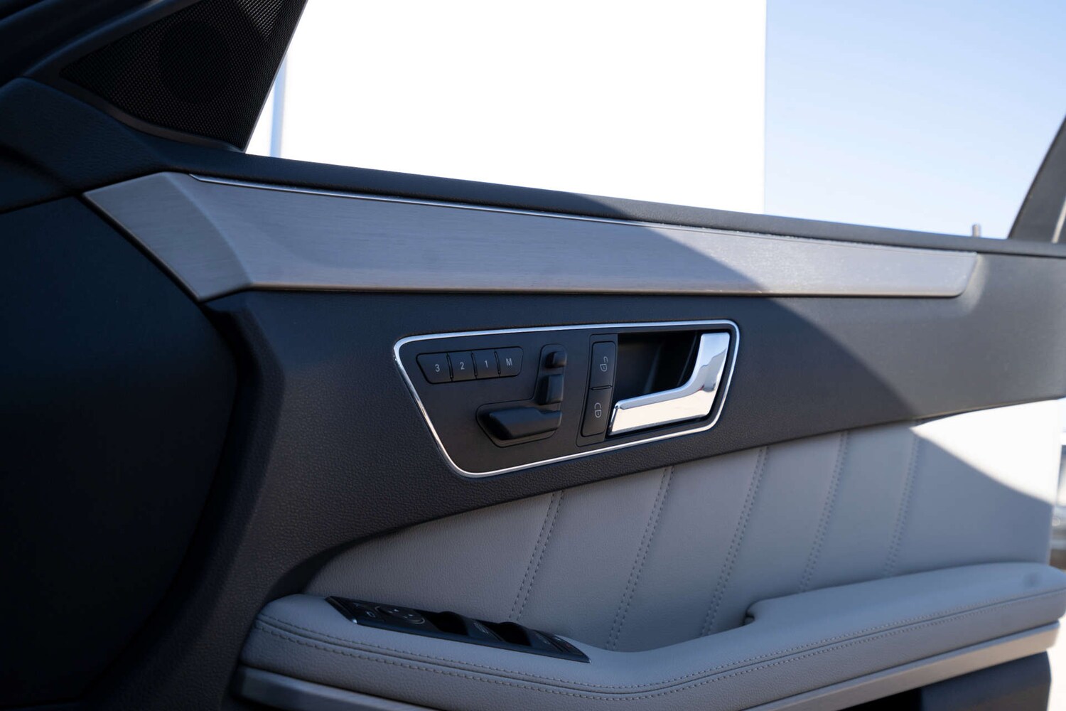 Used Mercedes-Benz E Class 2011 for sale - 77187863: Photo 35