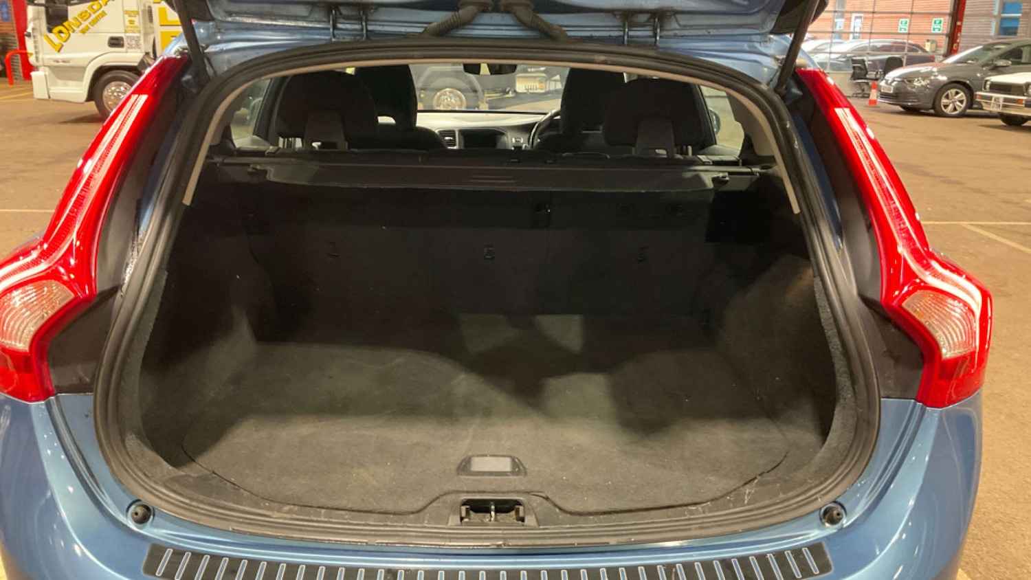 Used Volvo V60 2014 for sale - 76829739: Photo 7