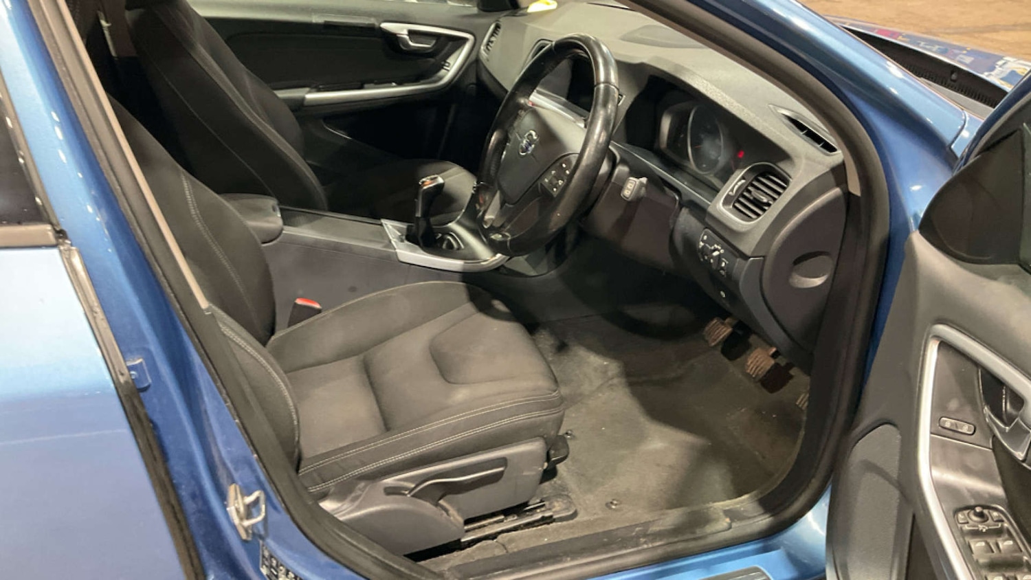 Used Volvo V60 2014 for sale - 76829739: Photo 9