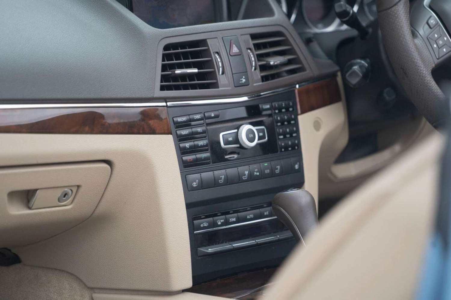 Used Mercedes-Benz E Class 2011 for sale - 76720215: Photo 12