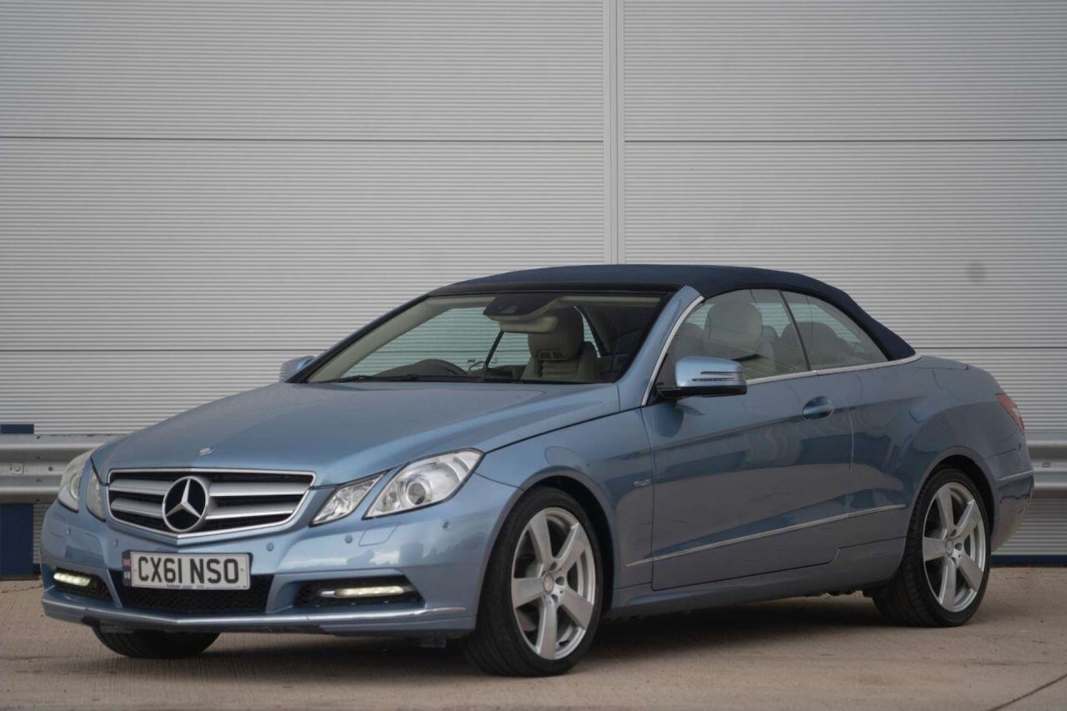 Used Mercedes-Benz E Class 2011 for sale - 76720215: Photo 3