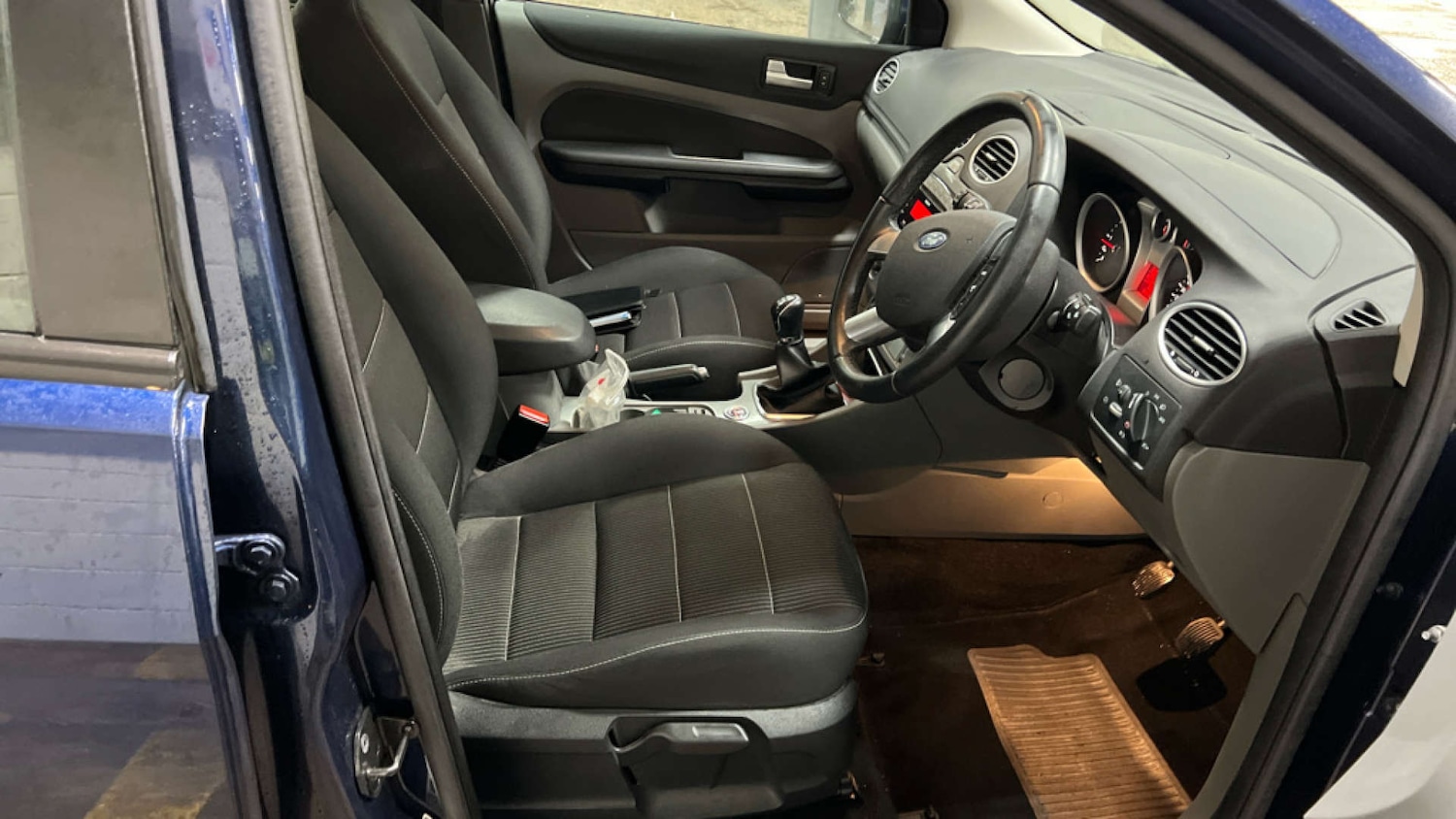 Used Ford Focus 2011 for sale - 76969199: Photo 9