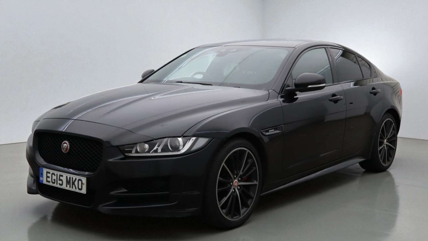 Used Jaguar XE 2015 for sale - 76720247: Photo 2
