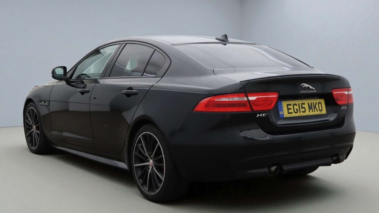 Used Jaguar XE 2015 for sale - 76720247: Photo 3