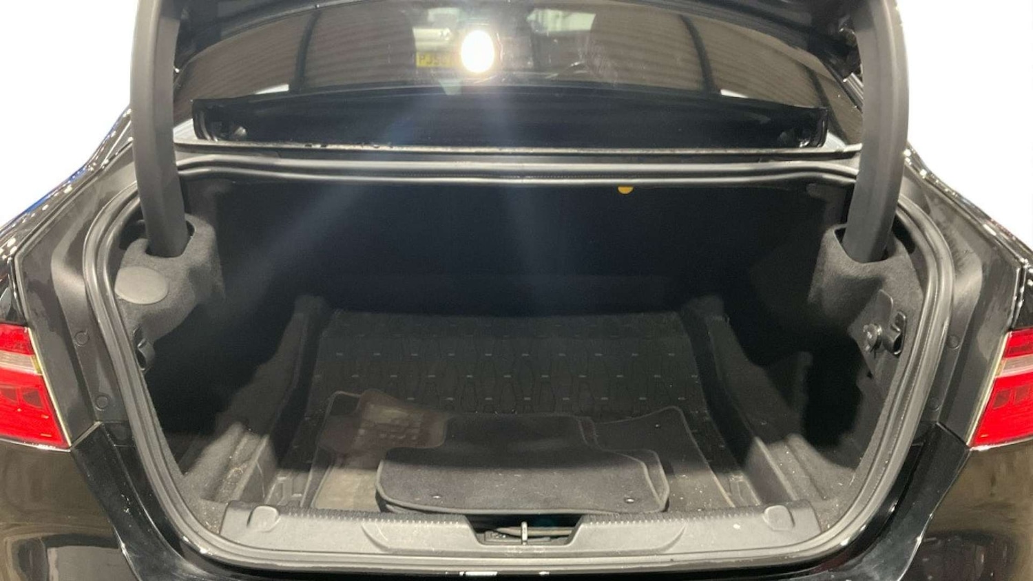 Used Jaguar XE 2015 for sale - 76720247: Photo 7