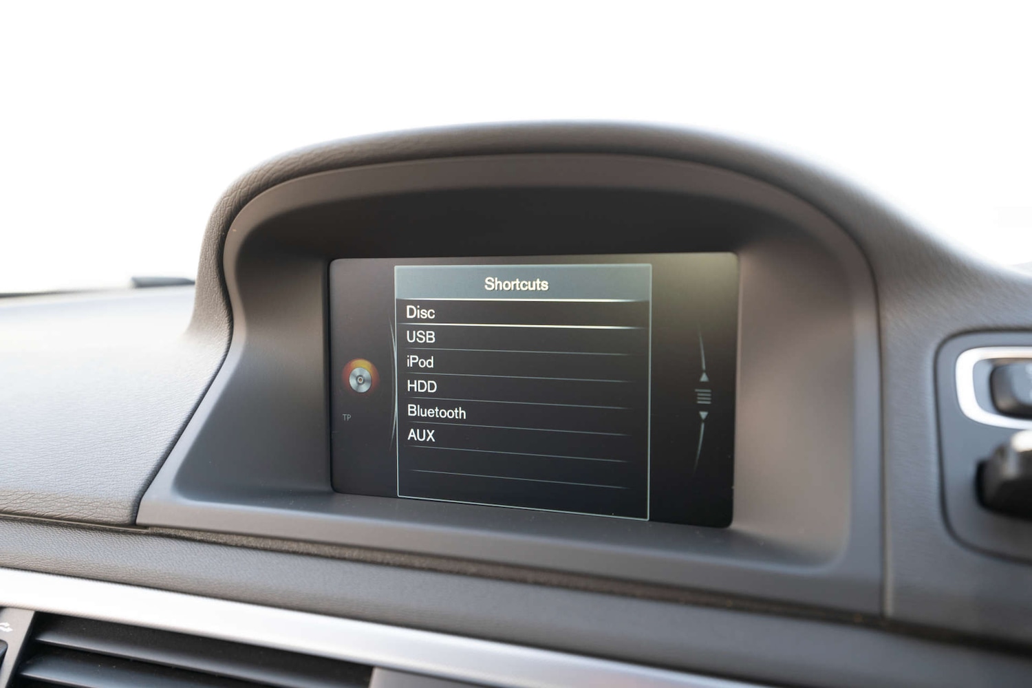 Used Volvo V70 2015 for sale - 76829751: Photo 32