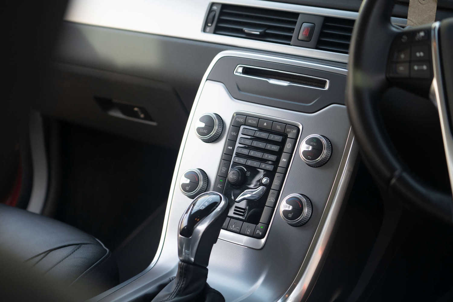 Used Volvo V70 2015 for sale - 76829751: Photo 41