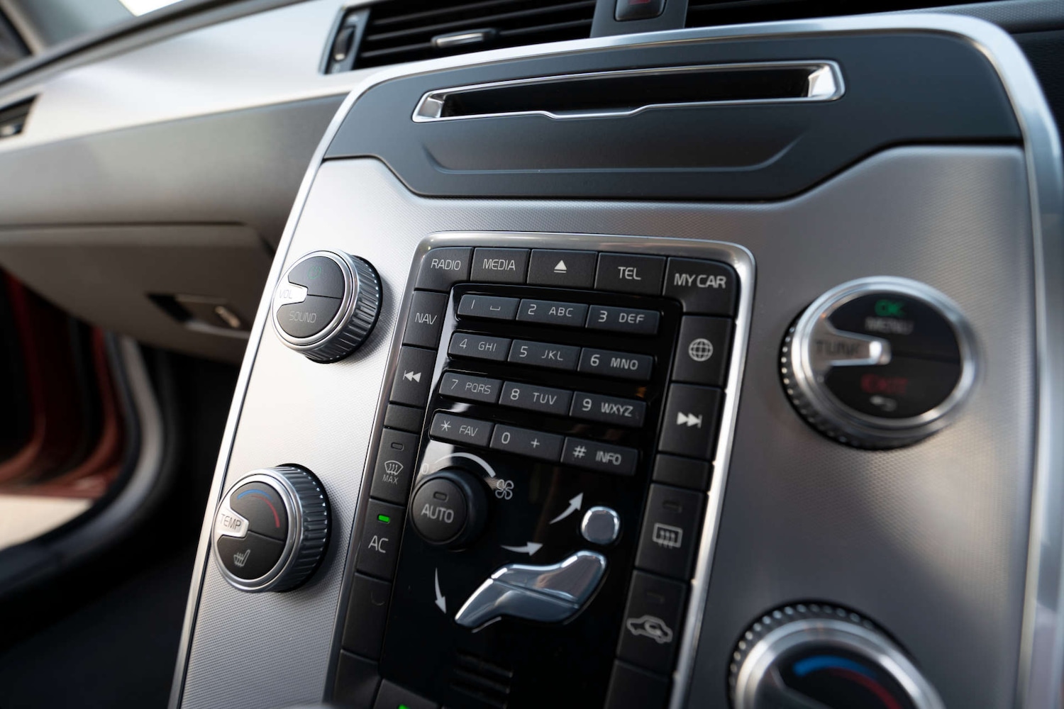 Used Volvo V70 2015 for sale - 76829751: Photo 43