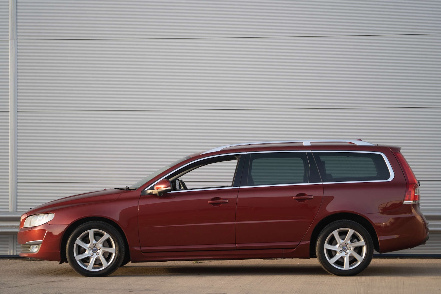 Used Volvo V70 2015 for sale - 76829751: Photo 65