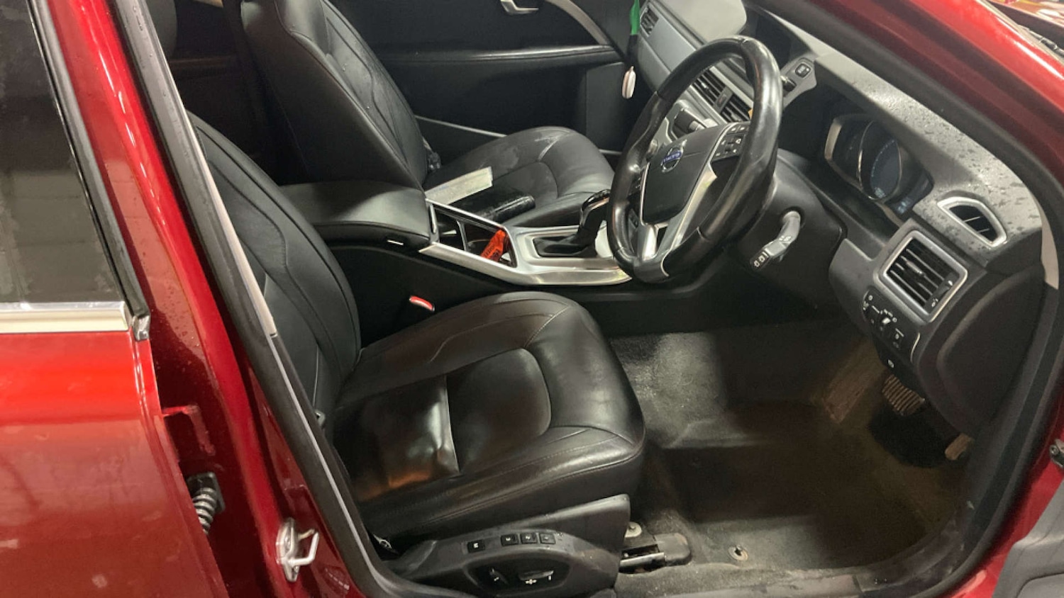 Used Volvo V70 2015 for sale - 76829751: Photo 8