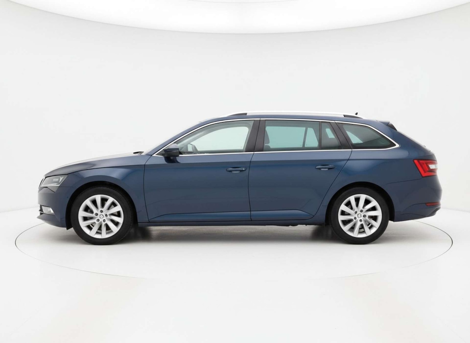 Used Skoda Superb 2022 for sale - 77963121: Photo 7