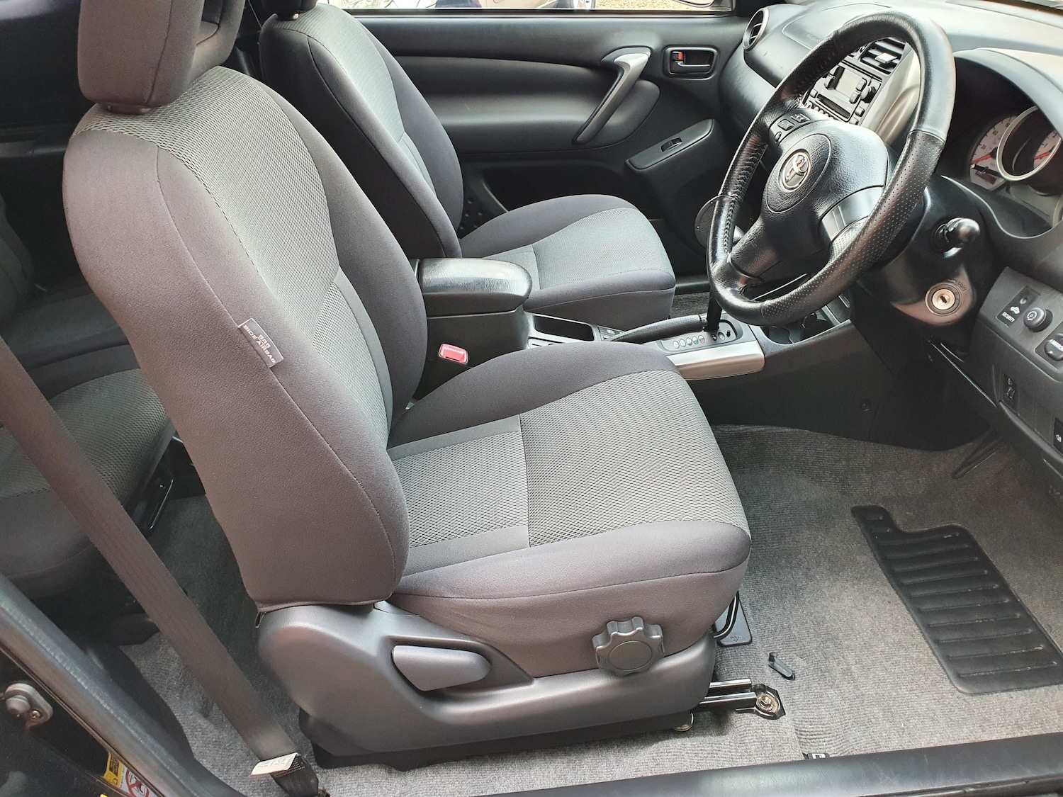 Used Toyota RAV4 2004 for sale - 77460453: Photo 40