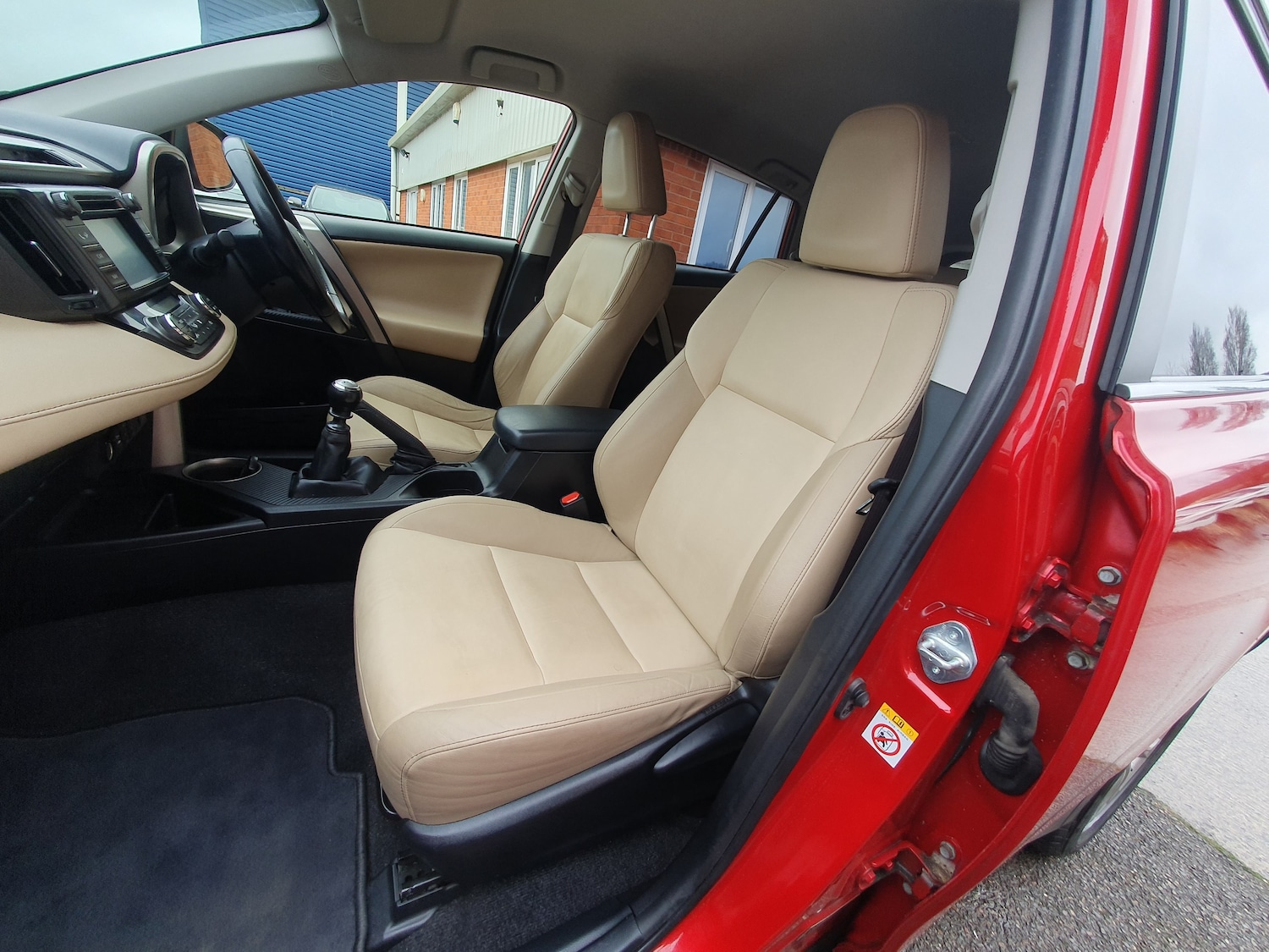 Used Toyota RAV4 2015 for sale - 77180020: Photo 31