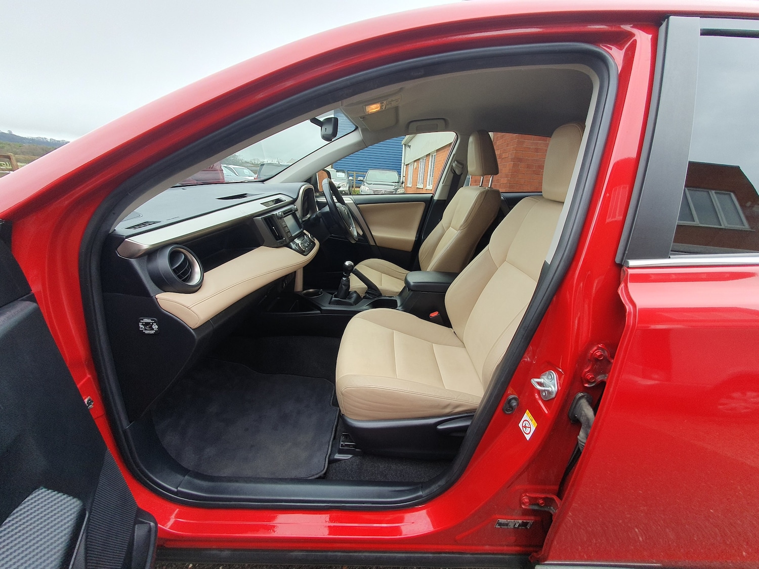 Used Toyota RAV4 2015 for sale - 77180020: Photo 32