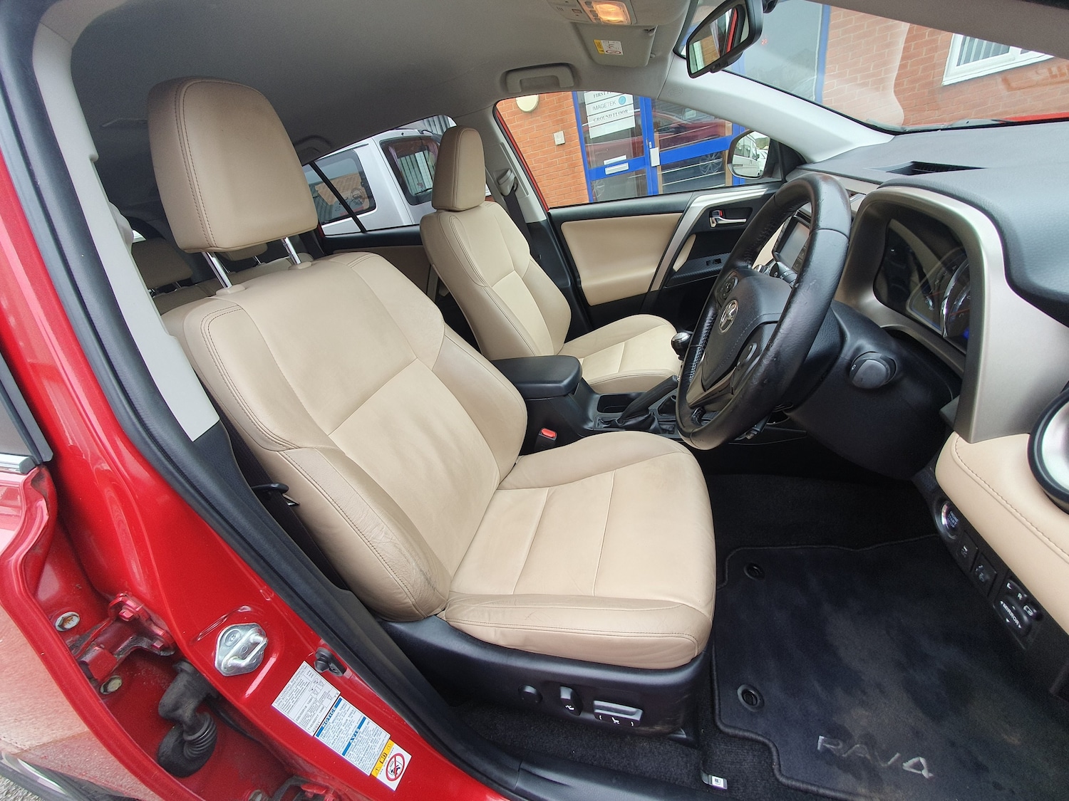 Used Toyota RAV4 2015 for sale - 77180020: Photo 40