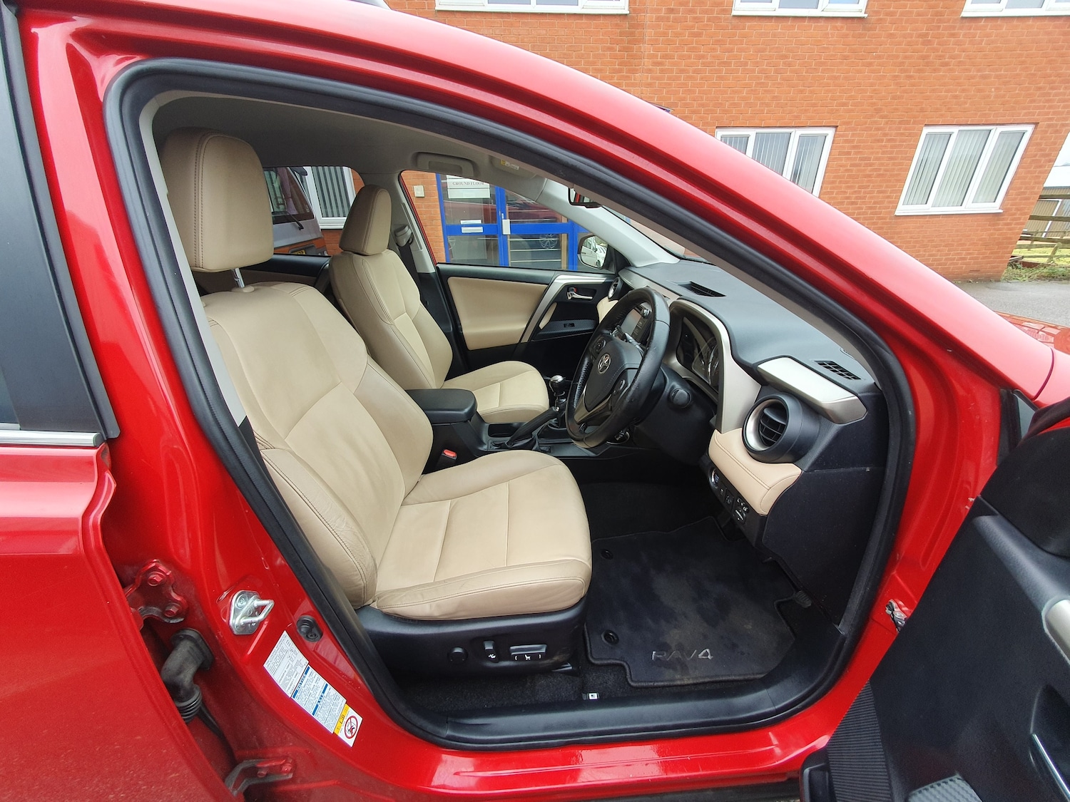 Used Toyota RAV4 2015 for sale - 77180020: Photo 41