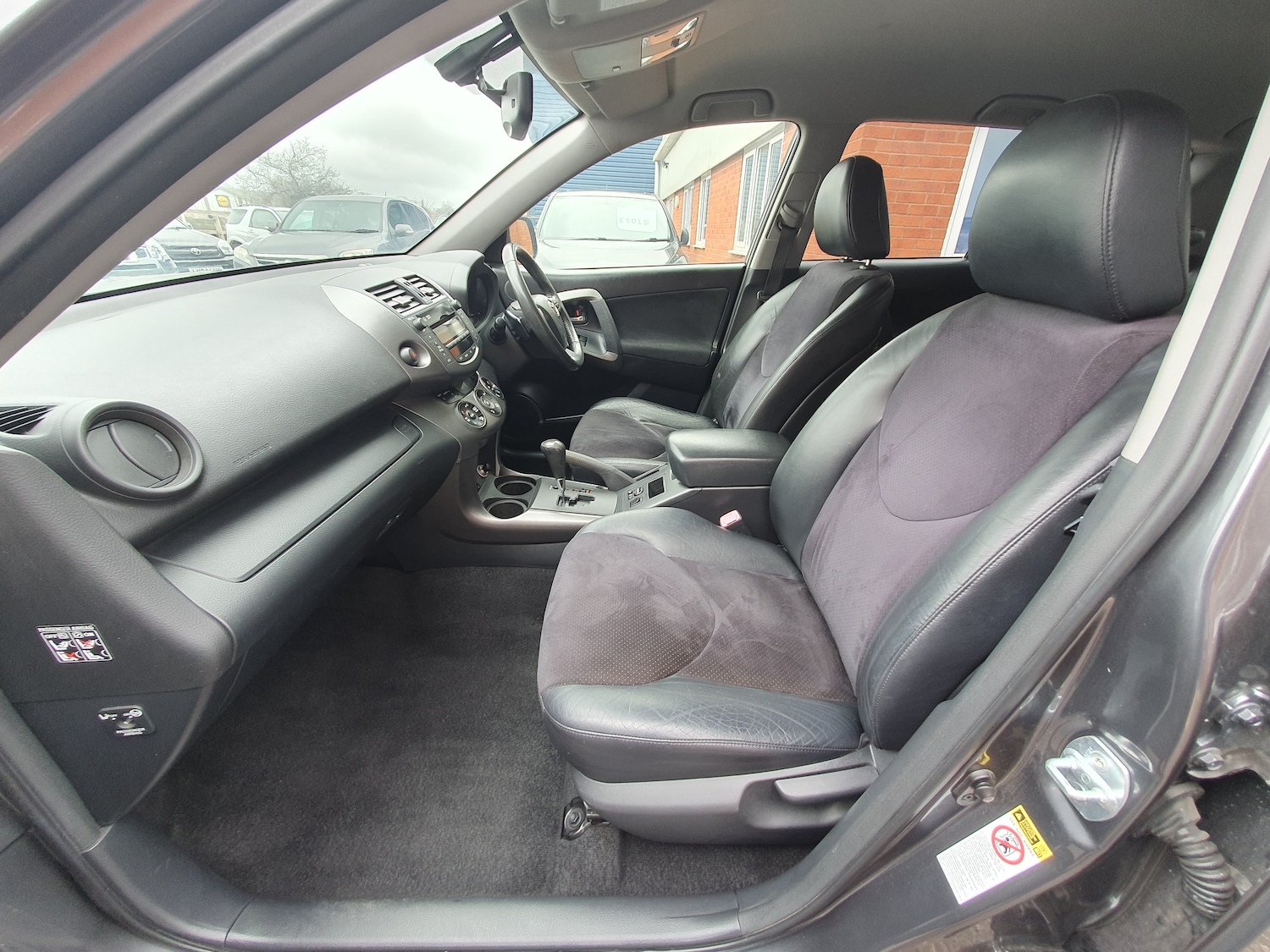 Used Toyota RAV4 2011 for sale - 77506105: Photo 18