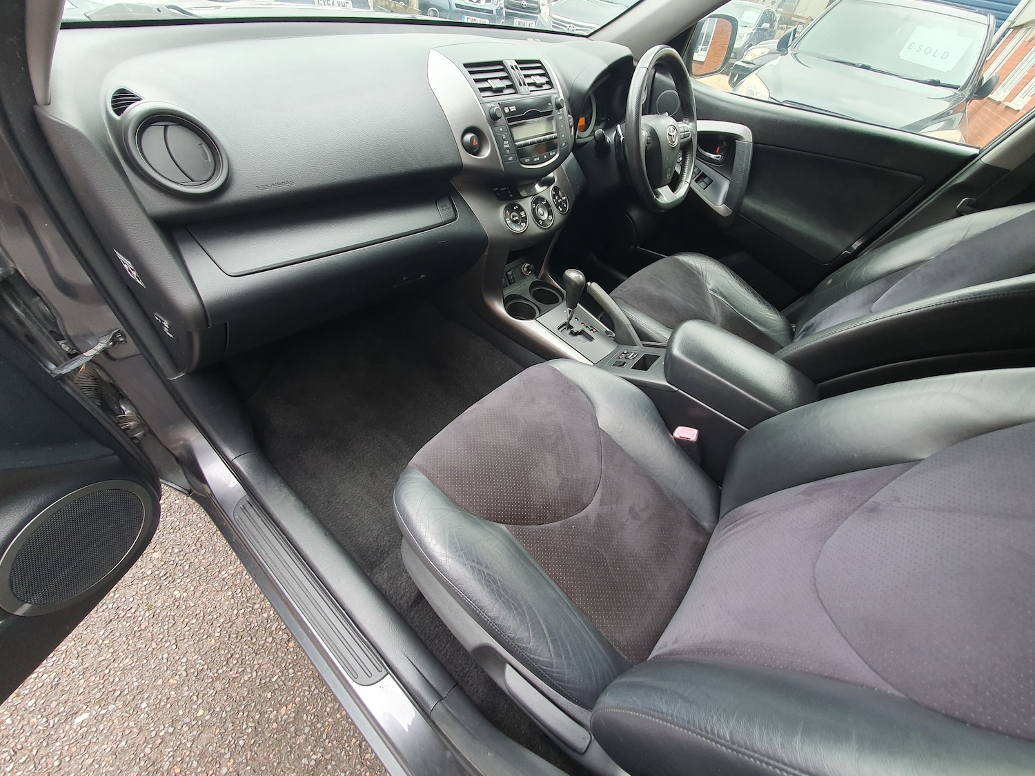 Used Toyota RAV4 2011 for sale - 77506105: Photo 19