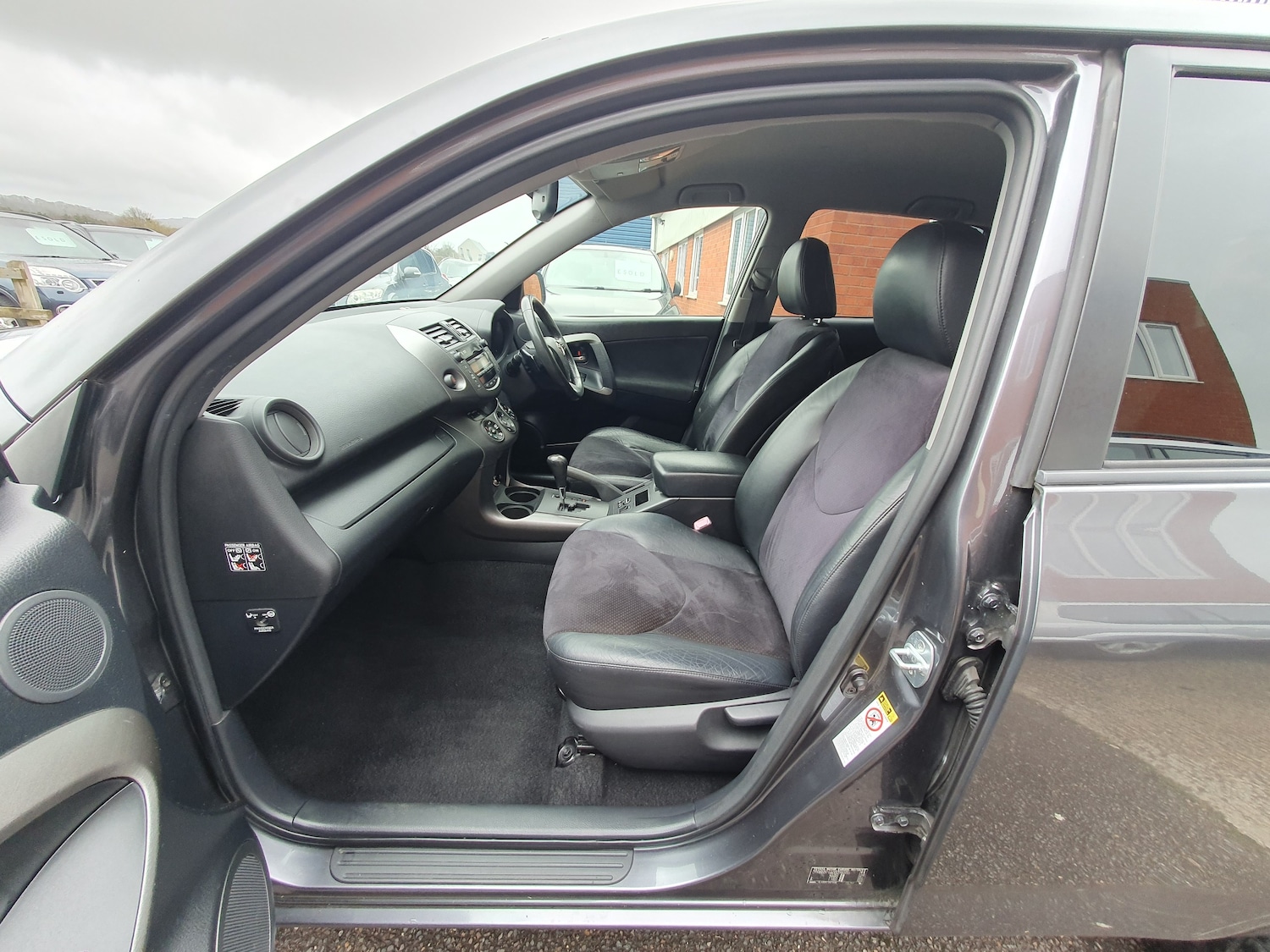 Used Toyota RAV4 2011 for sale - 77506105: Photo 21